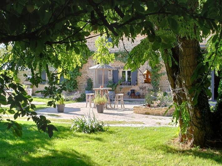 Gîte pour 2 personnes, avec piscine ainsi que terrasse et jardin à Montalembert - 2