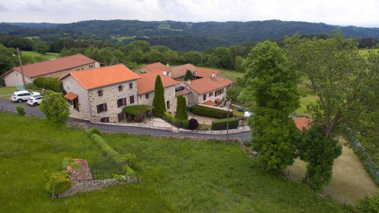 Gite Rural Recent avec Grande Terrasse in Saint-Pal-de-Chalencon, Haute-Loire