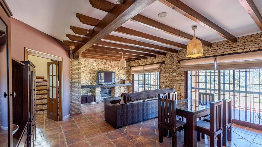 Chalet para 8 personas, con jacuzzi además de balcón/terraza y piscina, Se admiten mascotas en Serranía de Ronda - 4