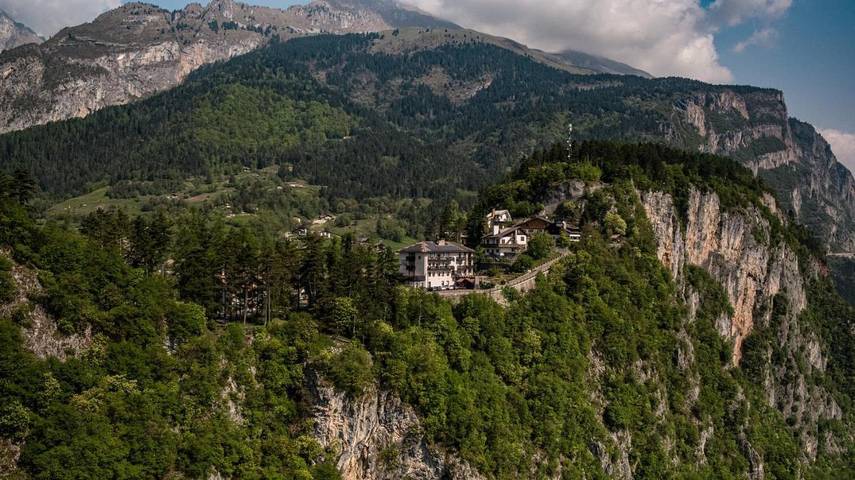 Hôtel pour 2 personnes, avec piscine ainsi que jacuzzi et jardin à San Lorenzo in Banale
