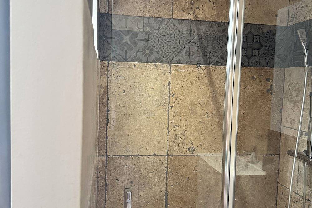 Appartement entier, Studio le secret de la garrigue avec piscine - Une parenthèse détente in Uzès, Région de Nîmes