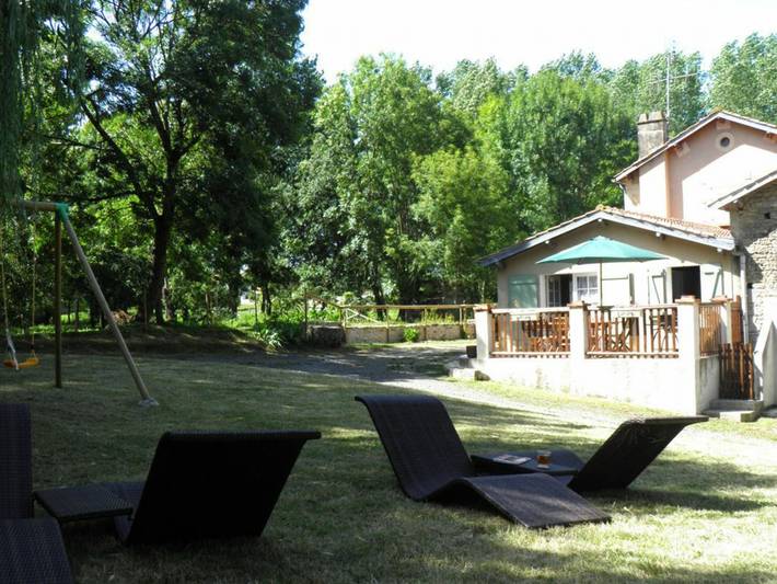 Gîte pour 12 personnes, avec Terrasse et Jardin à Coulonges-sur-l'Autize