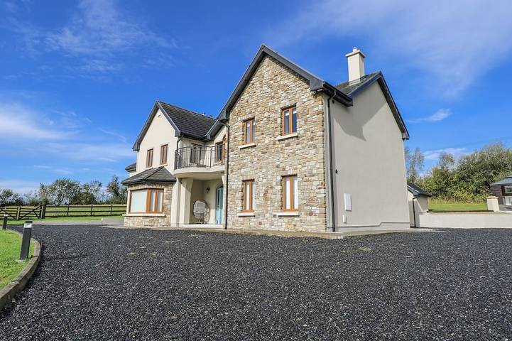 Log cabin for 12 people in County Cavan