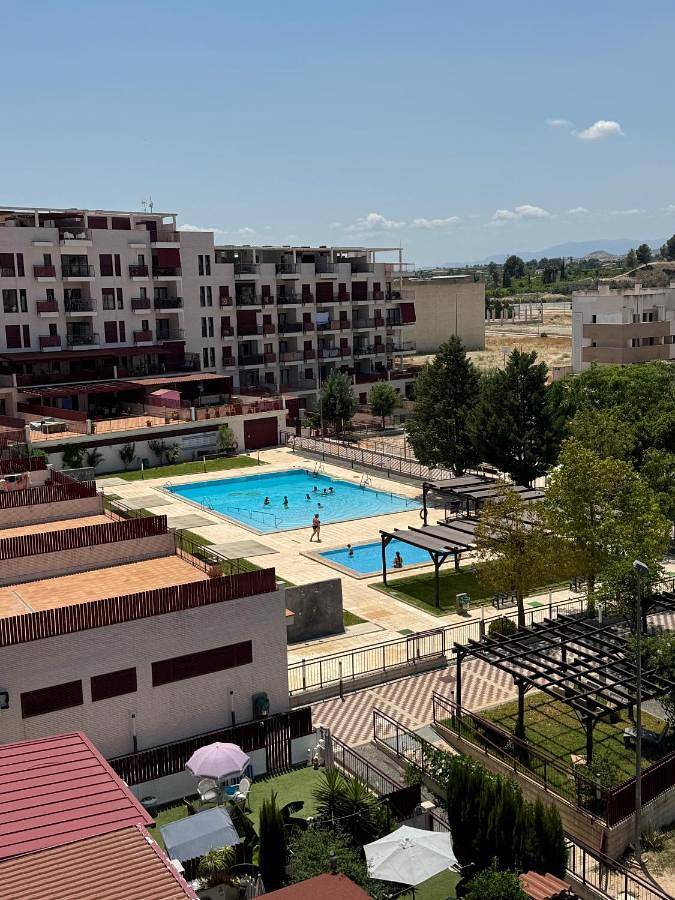 Apartamento para 4 personas, con jardín además de vistas y piscina en Archena