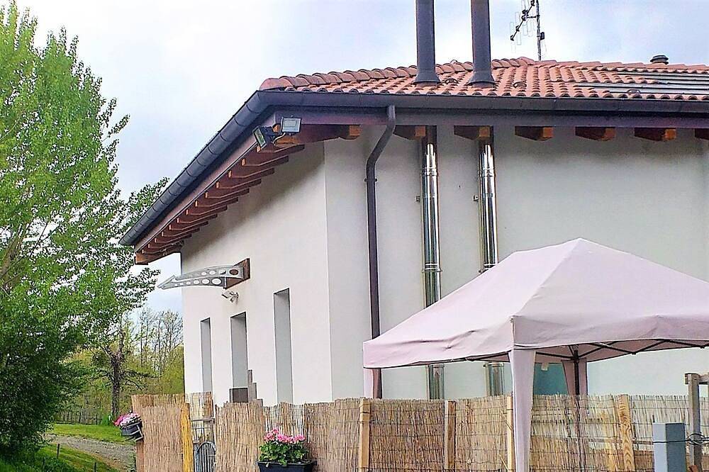 Appartement entier, Ferme Avec Jardin Clos entouré par les bois pour la marche Vues in Albareto, Apennin Parmensan