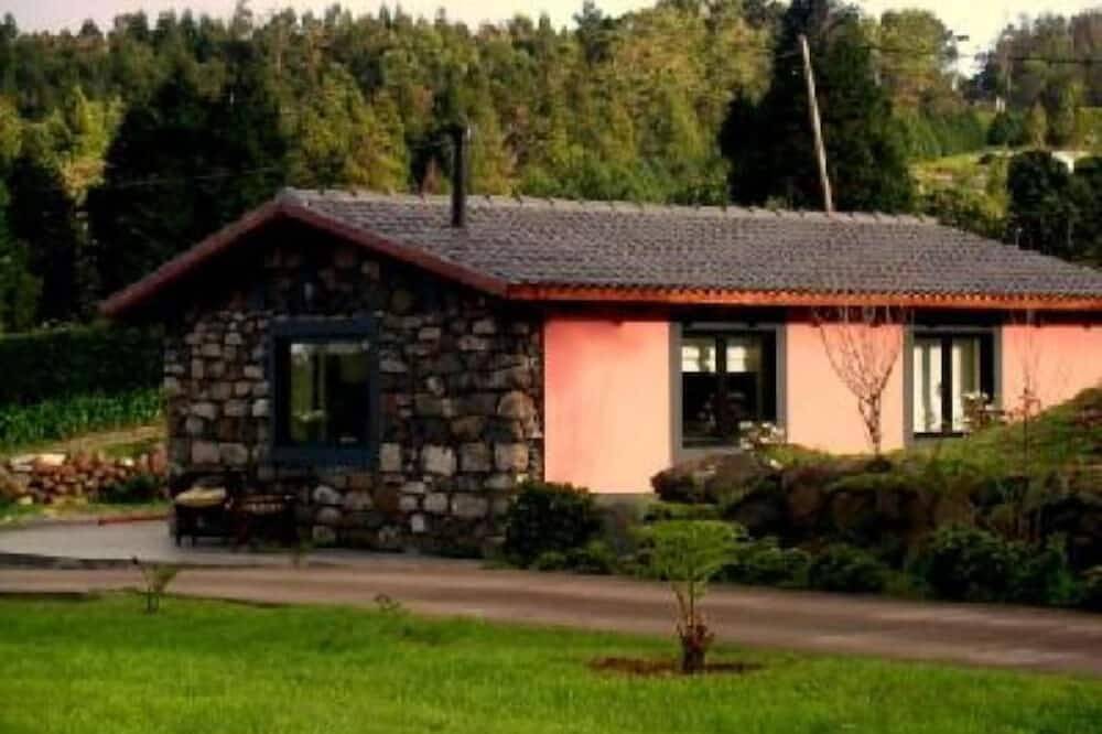 Kleine Berghütte, ruhig, friedlich, zu Fuß zum Golf, Schlafplätze 3 in Santo António da Serra, Madeira