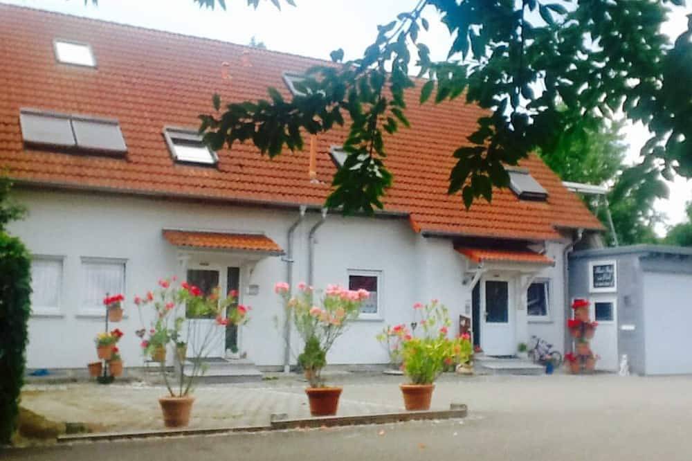 Ganze Wohnung, Haus Inge am Park - Haus Inge am Park _Fewo im Eg in Kenzingen, Südschwarzwald