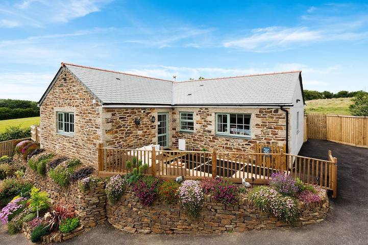Cottage for 2 people, with hot tub and garden, with pets in Cornwall