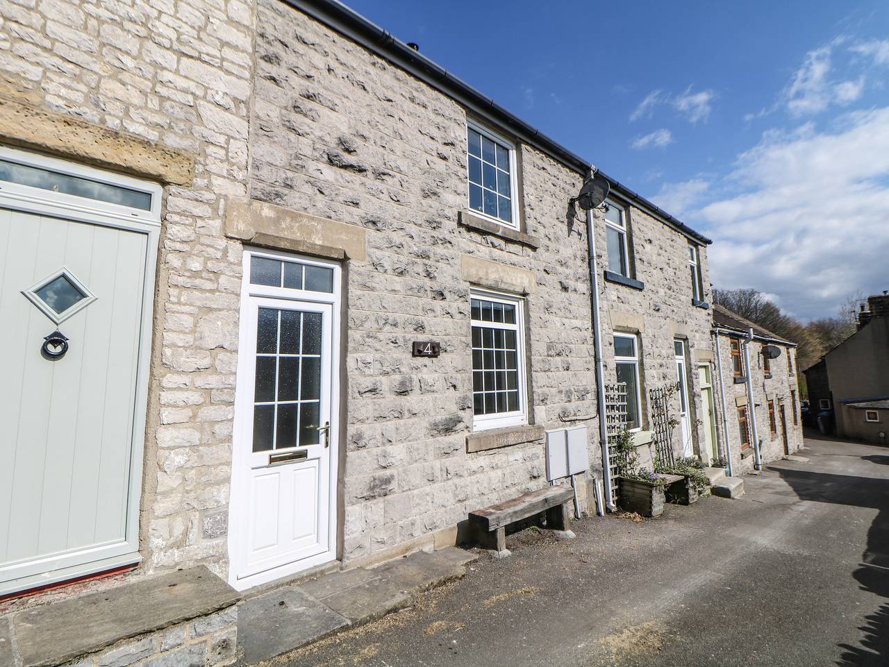4 Alma Road in Tideswell, Derbyshire