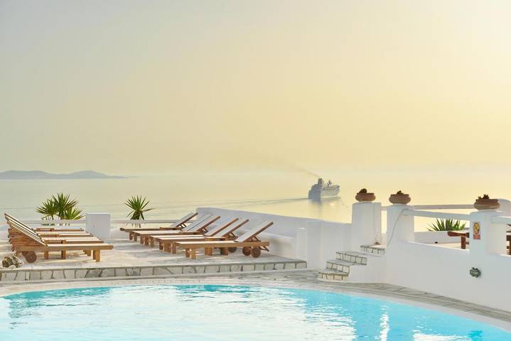 Appart’hôtel pour 2 personnes, avec piscine et jardin ainsi que terrasse et vue