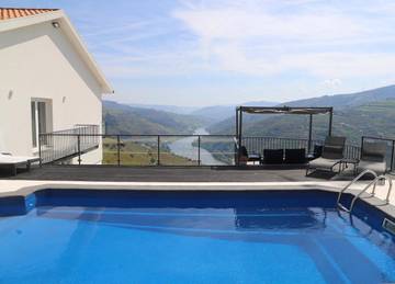 Cottage pour 2 personnes, avec piscine et vue ainsi que vue sur le lac et jardin dans Mesão Frio
