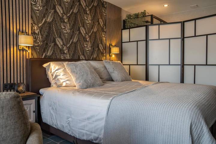 Location de vacances pour 2 personnes, avec jacuzzi et jardin ainsi que sauna et piscine à Wevelgem