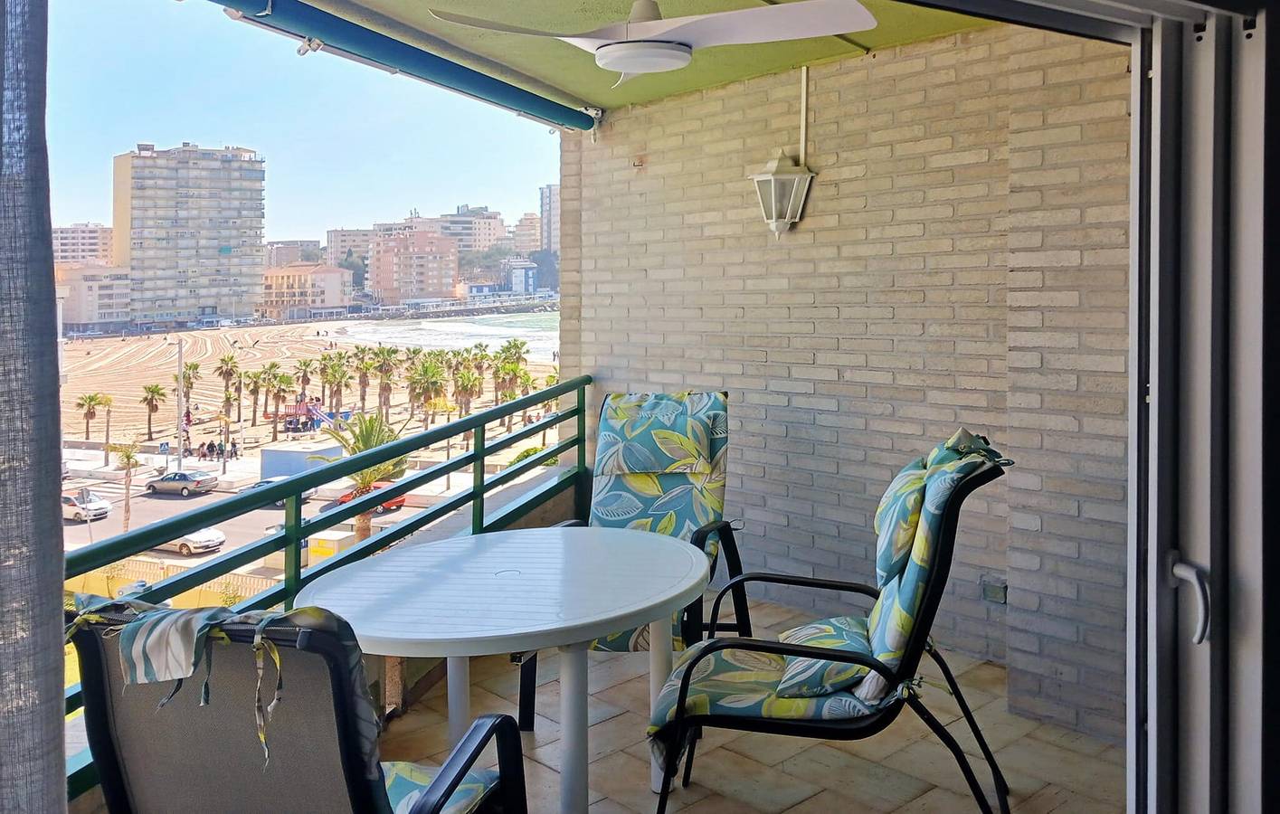 Entire holiday apartment, Cozy Apartment with Terrace, WiFi & AC Near Cala del Retor Beach in Playa Morro de Gos, Oropesa del Mar