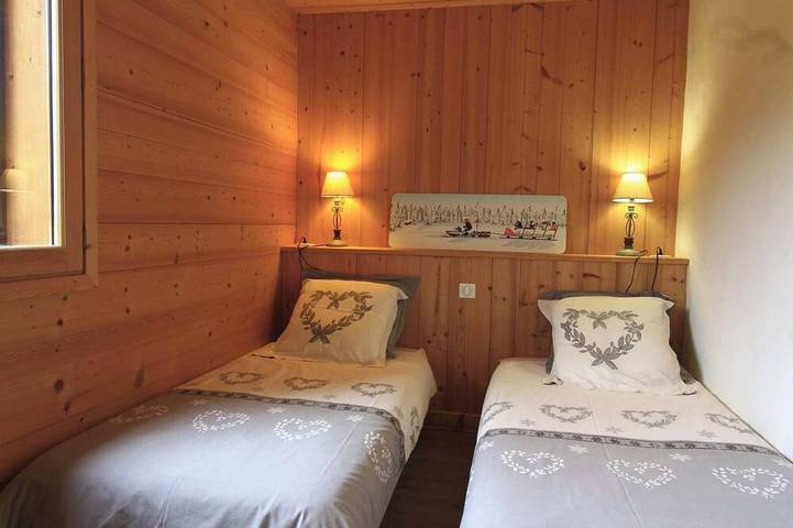 Ferienwohnung mit beheiztem Innenpool und Ruhebereich in Taninges, Region Bonneville