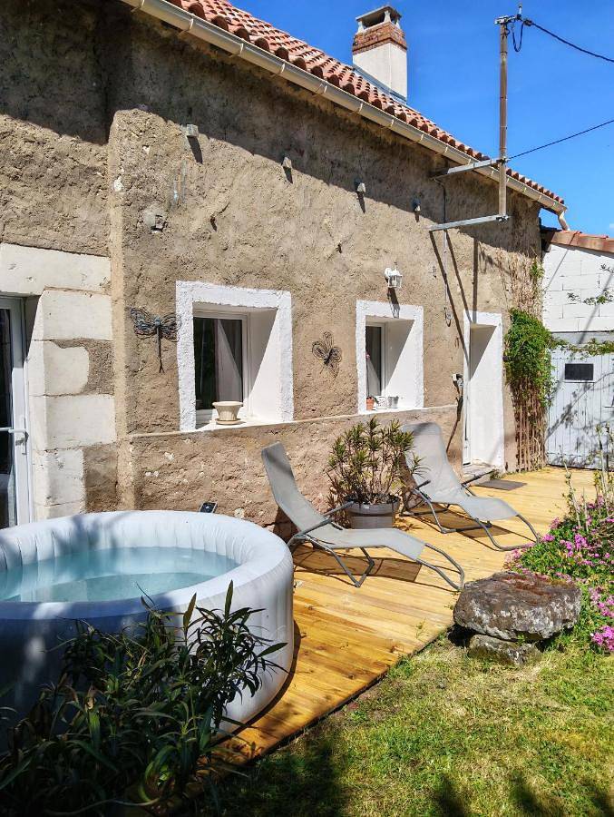 Location de vacances pour 7 personnes, avec vue ainsi que jardin et terrasse à Antran - 4