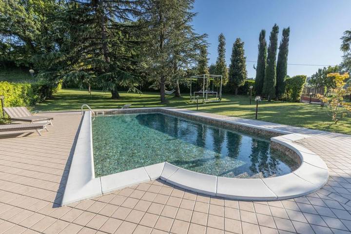 Casa vacanza per 2 persone, con Terrazza e Giardino nonché Piscina e Panorama a Tolentino