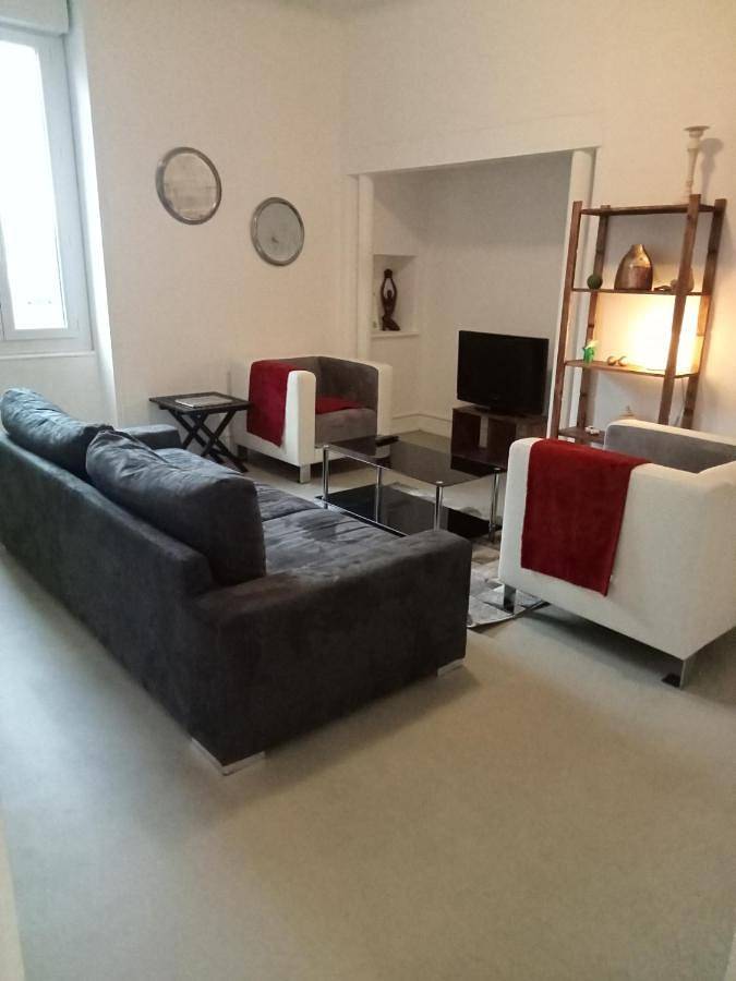Appartement entier, One-Bedroom Apartment in Montceau-les-Mines, Région de Chalon-sur-Saône