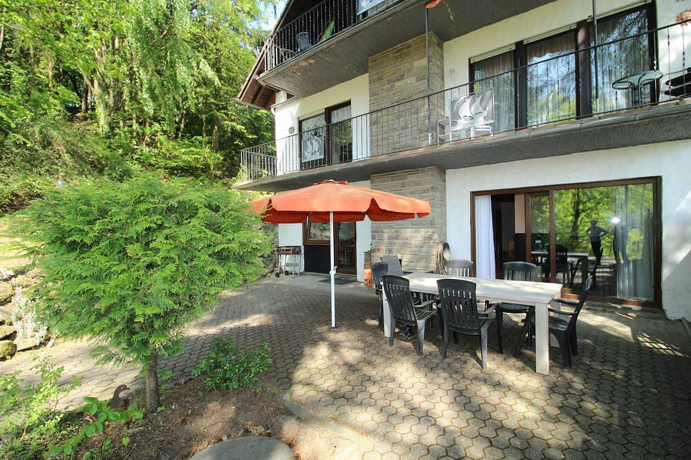 Ganze Wohnung, Großzügige und komfortable Wohnung mit Terrasse für bis zu 7 Personen in Immerath, Vulkaneifel