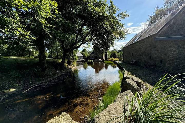 Location de vacances pour 35 personnes, avec balcon ainsi que jardin et sauna à Le Gast