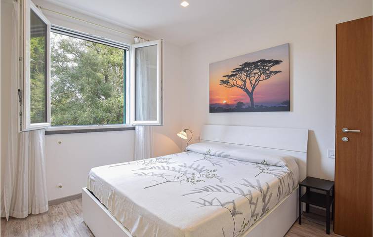 Cozy 2BR Apt with AC, Parking & WiFi in Rosignano in Rosignano Marittimo, Costa Etrusca