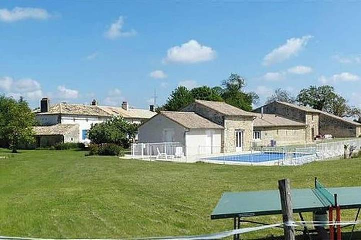 Maison de vacances pour 6 personnes, avec piscine ainsi que jardin et terrasse, animaux acceptés
