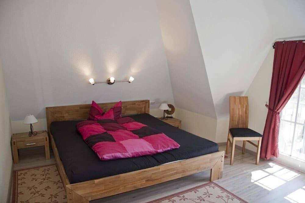 Exclusive holiday home with thatched roof, right by the sea and on the beach behind the dune in Ostseebad Karlshagen, Karlshagen