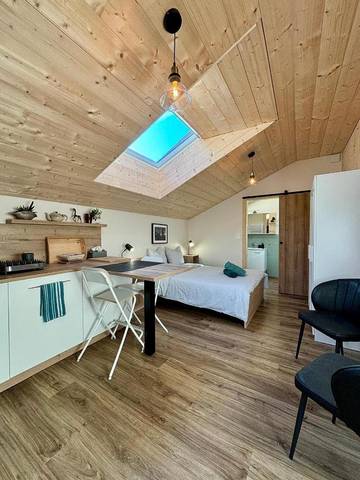Gîte pour 2 personnes, avec jardin et vue dans Les Premiers-Sapins