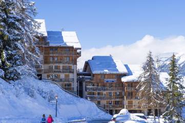 Chalet pour 4 personnes, avec sauna ainsi que balcon et jacuzzi dans La Plagne