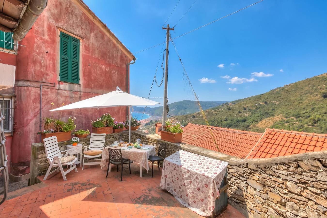 Appartamento intero, La Stalletta Relax - Sea Views, Private Terrace and Parking in Alassio, Riviera di Ponente