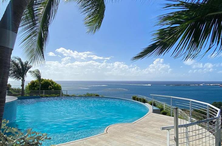 Appartement de vacances pour 4 personnes, avec jardin ainsi que piscine et vue