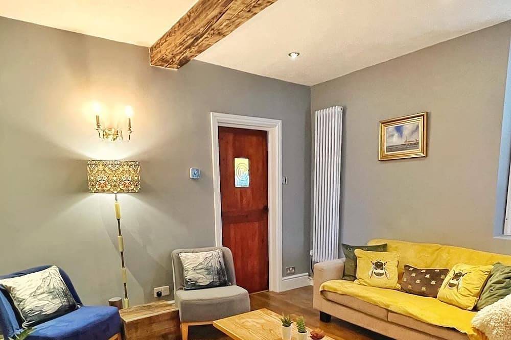 Historic cosy Old Town cottage-parking, garden, 2-min walk to beach in Botany Bay, Kent