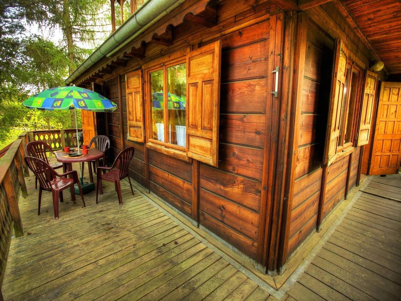 Dom z bali na Mazurach nad jeziorem Tajty in Niegocin