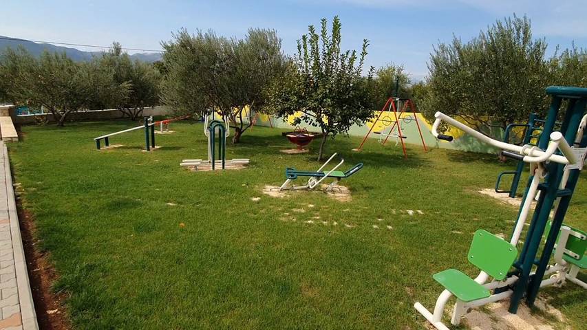 Villa für 18 Personen, mit Pool und Sauna sowie Garten - 1