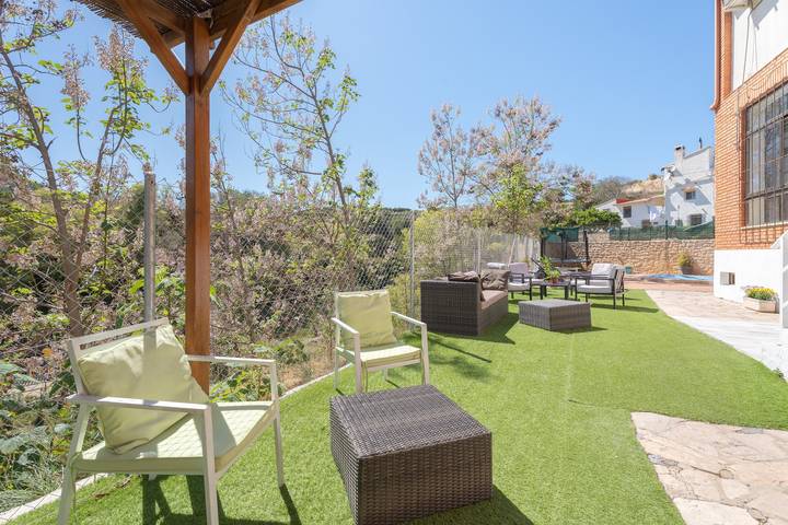 Casa rural para 26 personas, con jardín además de vistas al lago y balcón, Se admiten mascotas en Provincia de Valencia - 2