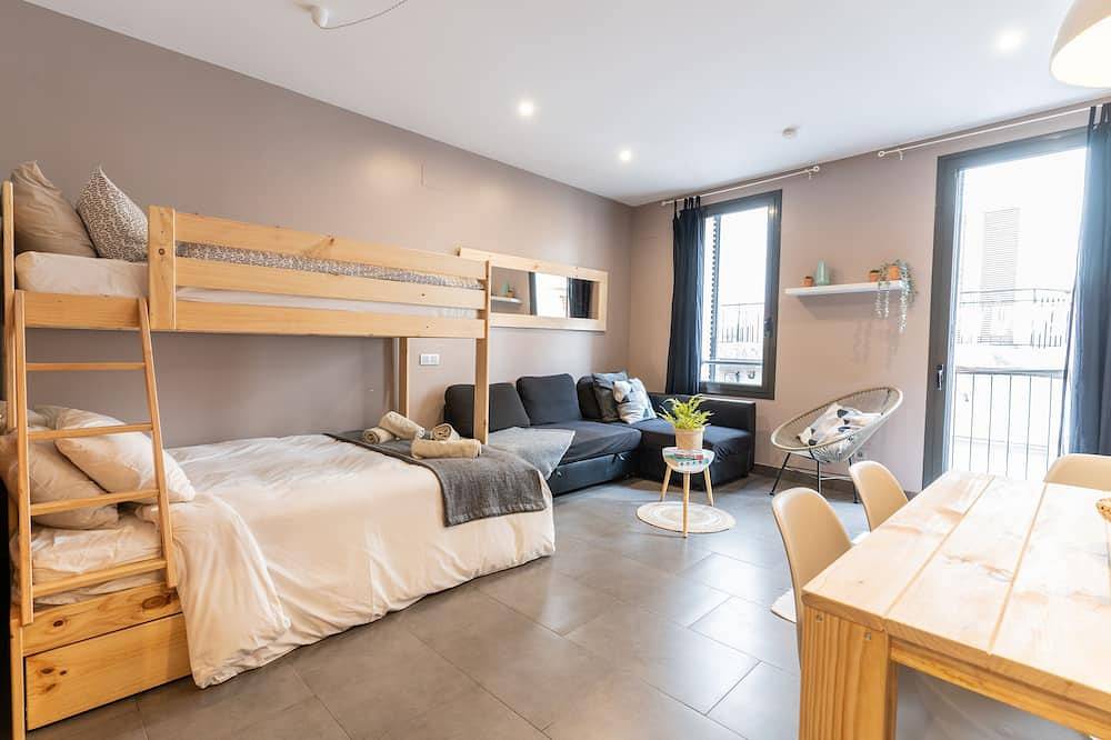 Ganze Wohnung, Exclusive becach loft in Sitges Center, with private patio and pool in Sitges, Garraf