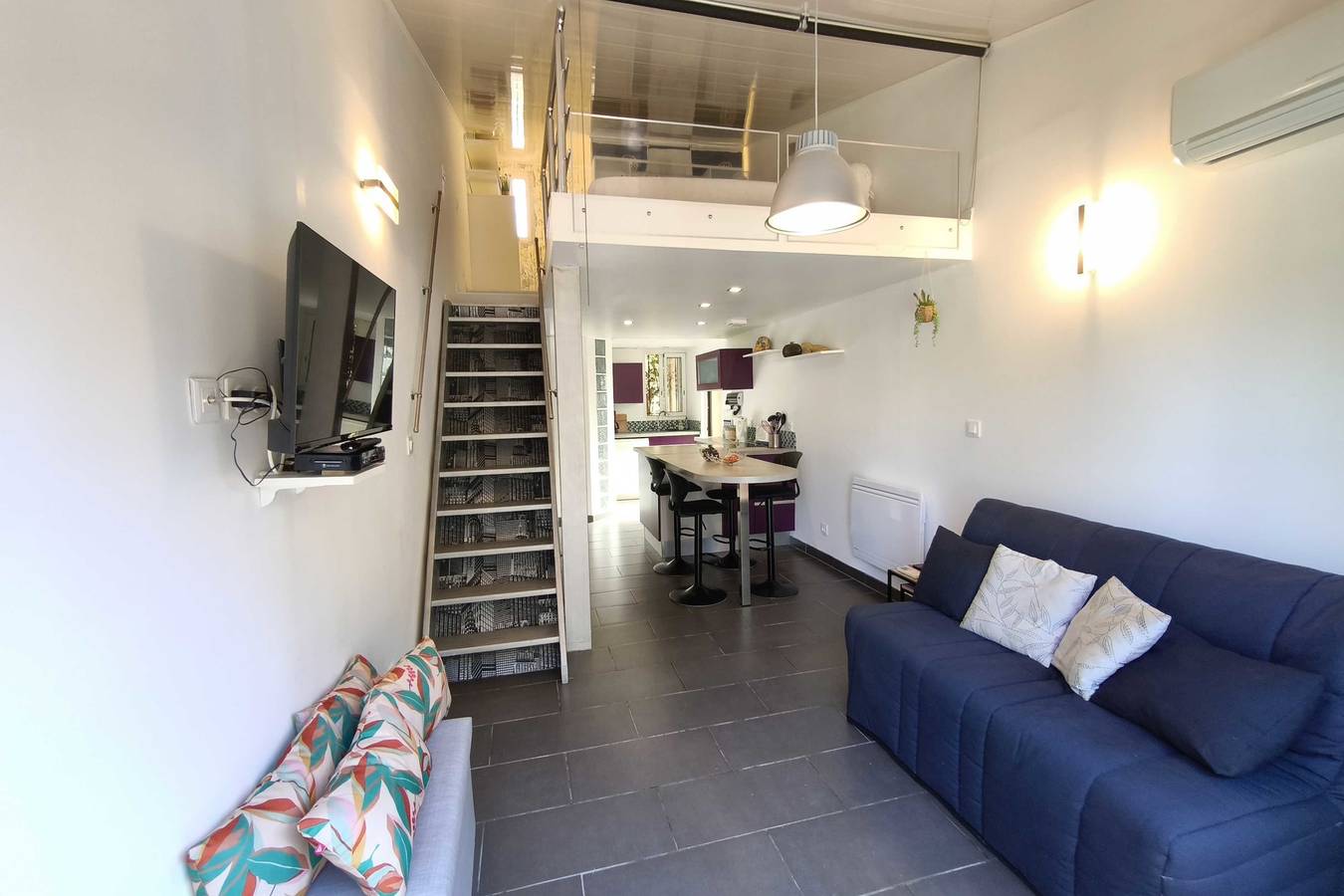 Apartamento entero, Bright apartment with terrace near the beach in Tiuccia, Calcatoggio