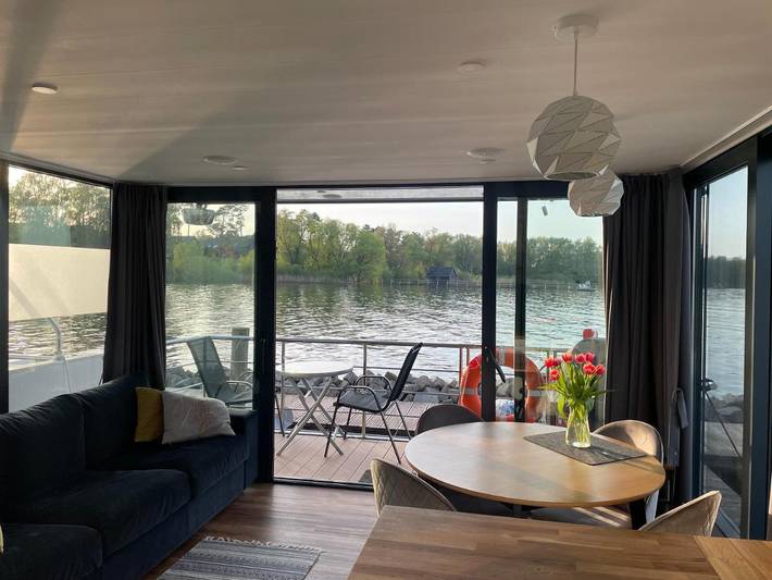Boot für 4 Personen, mit Seeblick und Ausblick sowie Terrasse an der Müritz - 4