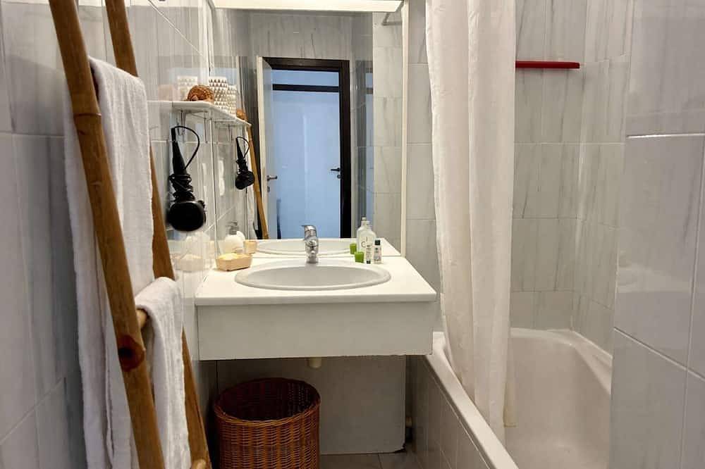 Appartement entier, Studio vue panoramique, clim, piscine - 4 pers. in Le Trayas, Saint-Raphaël