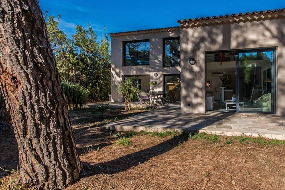 Zeitgenössische Villa Mit Pool In Salins 3 Km Vom Dorf in Saint-Tropez, Mittelmeerküste (Frankreich)