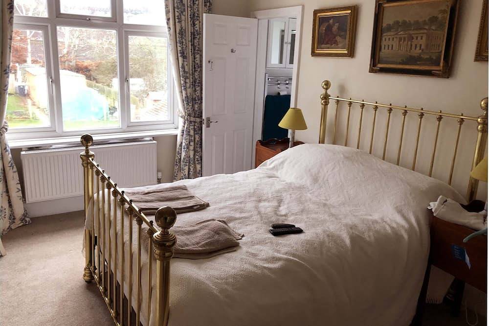 Residential 3 bed house on the Netherhampton Road with large garden in Salisbury, Wiltshire