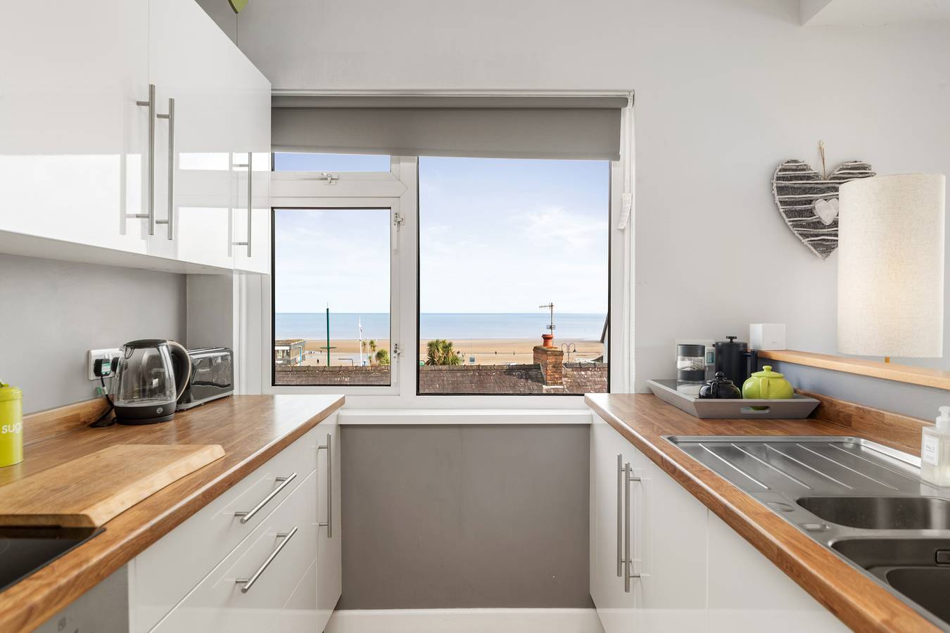 Entire apartment, The Bay Apartment - Sea Views, Village Centre in Saundersfoot, Pembrokeshire