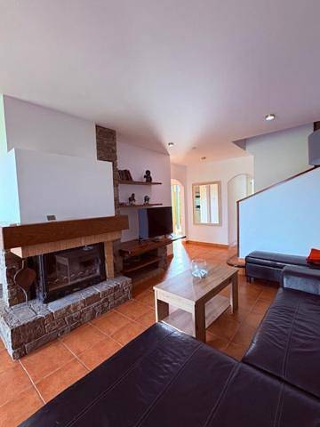 Location de vacances pour 8 personnes, avec piscine ainsi que balcon et vue à Navata