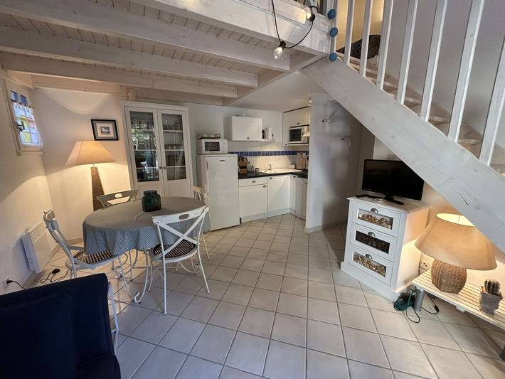 Location de vacances pour 5 personnes, avec terrasse ainsi que jardin et piscine dans Plage des Becs - 4