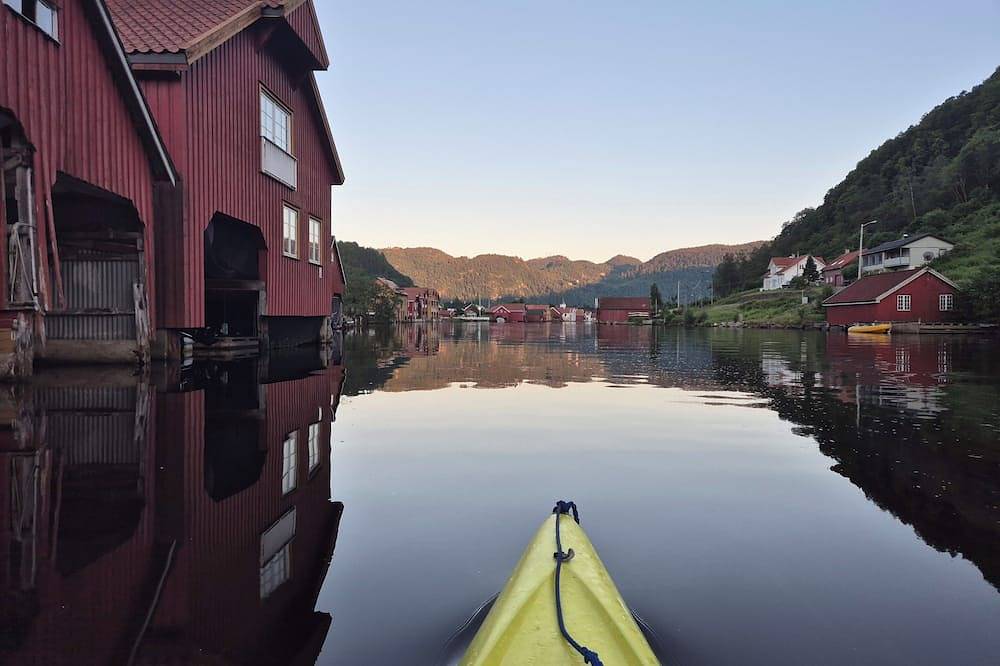 Stunning 3Br Apartment at Feda Waterfront – Family-Friendly with Sup & Kayaks in Kvinesdal