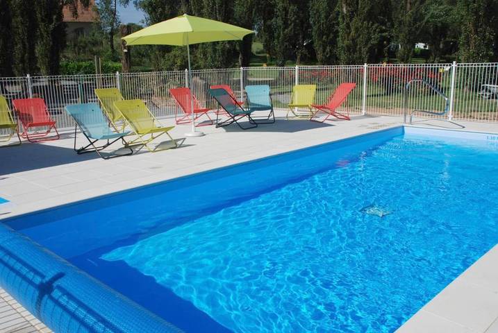 Camping pour 4 personnes, avec piscine ainsi que vue et terrasse dans la Sarthe - 2