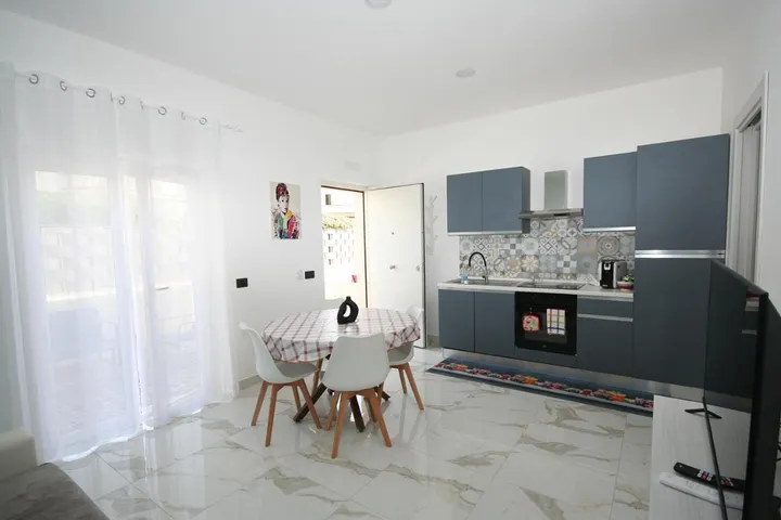 Alojamiento y desayuno para 4 personas, con terraza y jardín - 1