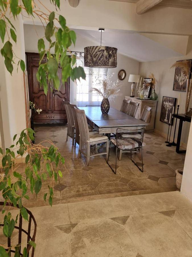 Location de vacances pour 6 personnes, avec vue ainsi que piscine et terrasse à La Motte-d'Aigues - 2