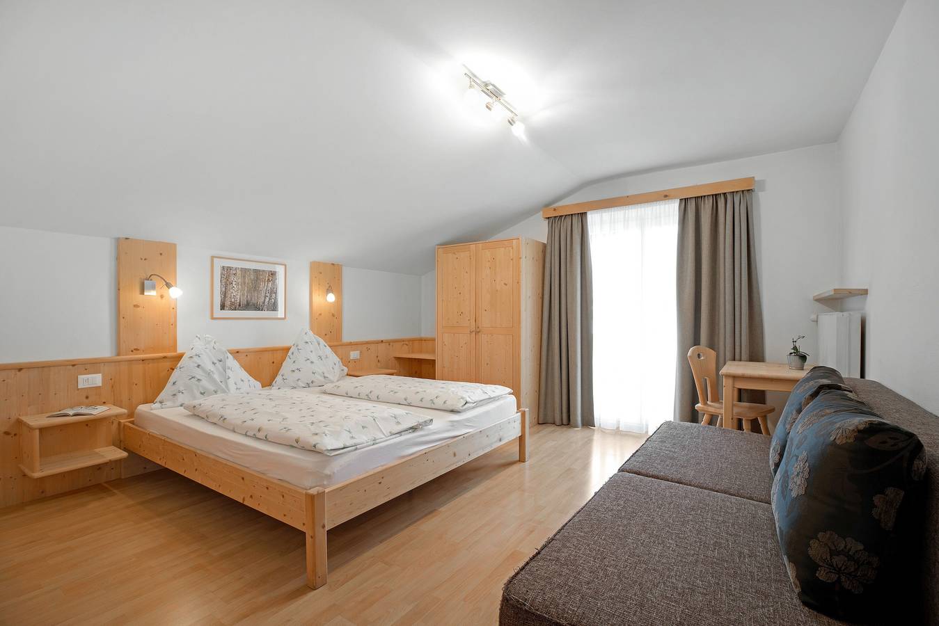 Appartamento intero, Appartamento di vacanza "Kruma - Bankl 1" con vista sulle montagne, Wi-Fi e balcone in Valdaora di Mezzo, Valdaora