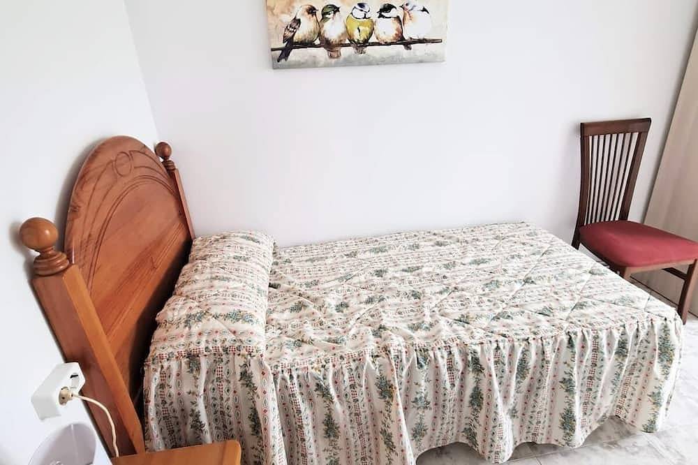 Entire apartment, First floor apartment of 85 m² (85 sqm), 3 rooms with yard in San Salvador de Poio, Poio