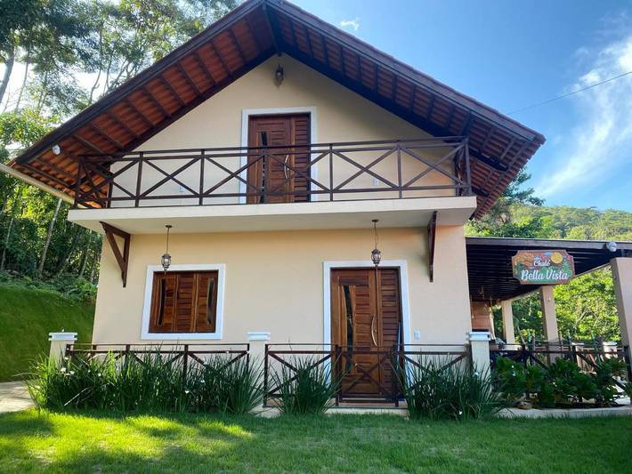 Chalet pour 8 personnes, avec vue et bassin pour enfant ainsi que piscine et jardin